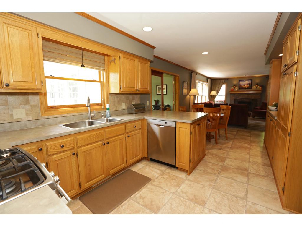 644 Coventry Pkwy, Eagan, MN 55123 photo 9