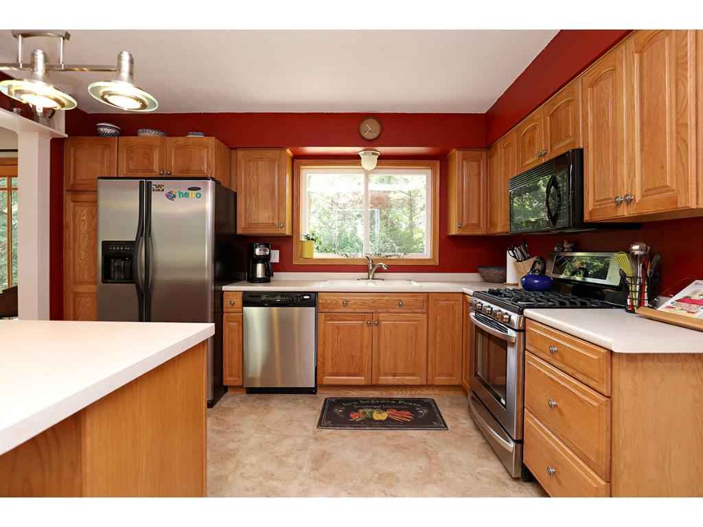 3924 Turquoise Pt, Eagan, MN 55122 photo 2
