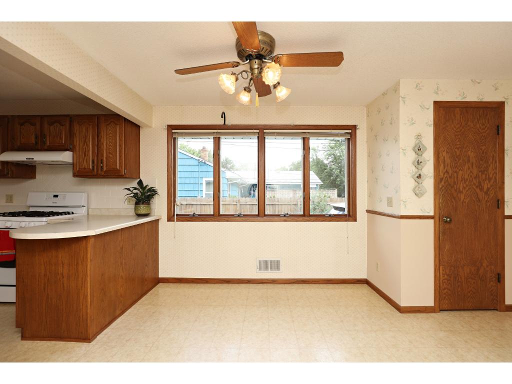 1050 Beatrice St, Eagan, MN 55121 photo 8