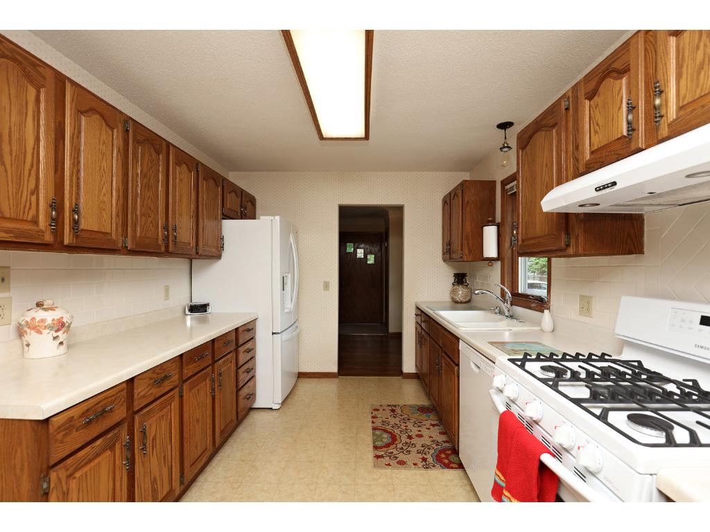 1050 Beatrice St, Eagan, MN 55121 photo 5