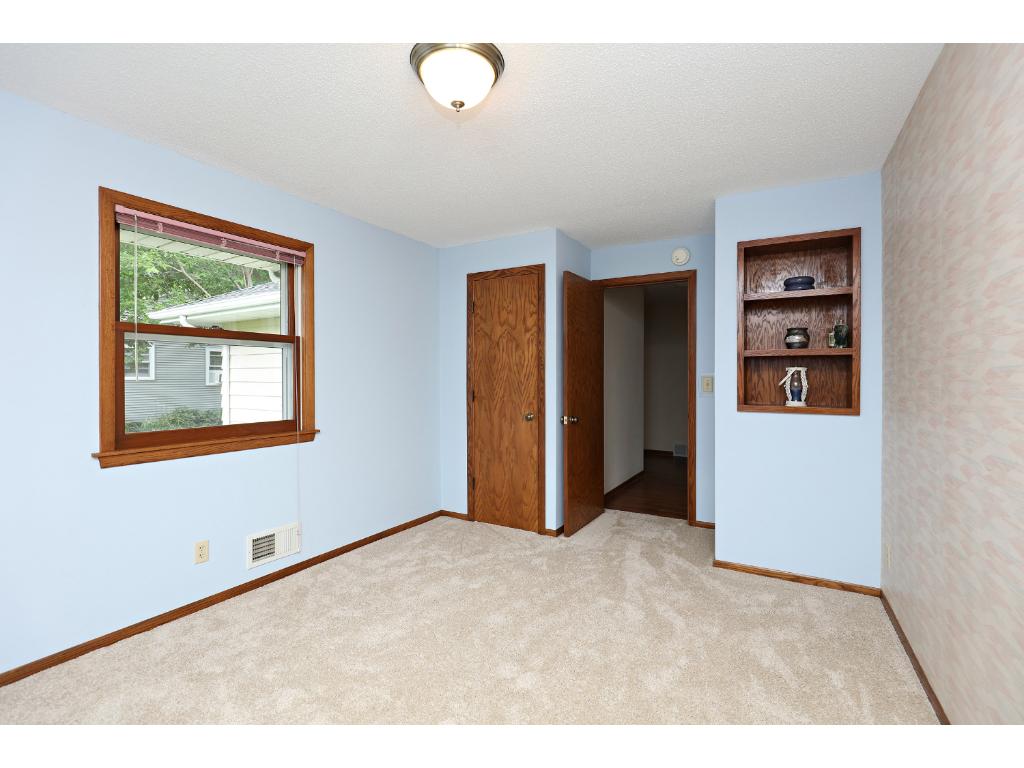 1050 Beatrice St, Eagan, MN 55121 photo 13