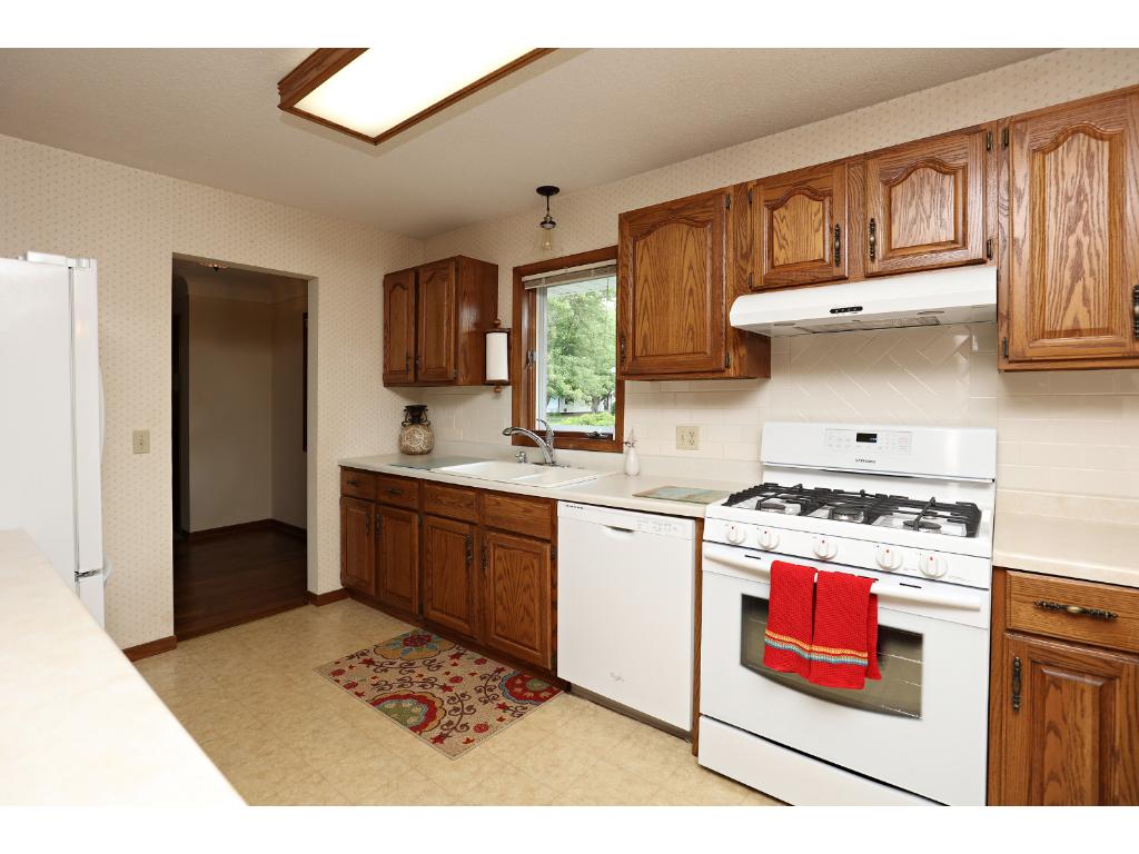 1050 Beatrice St, Eagan, MN 55121 photo 4