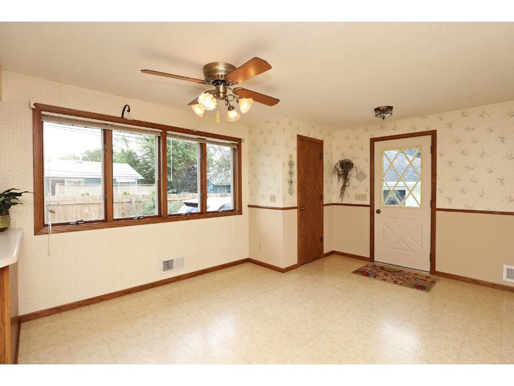 1050 Beatrice St, Eagan, MN 55121 photo 7