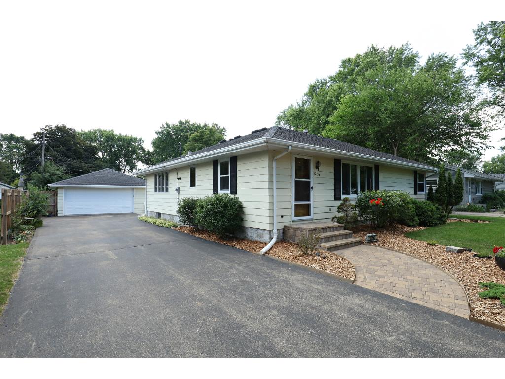 1050 Beatrice St, Eagan, MN 55121 photo 2