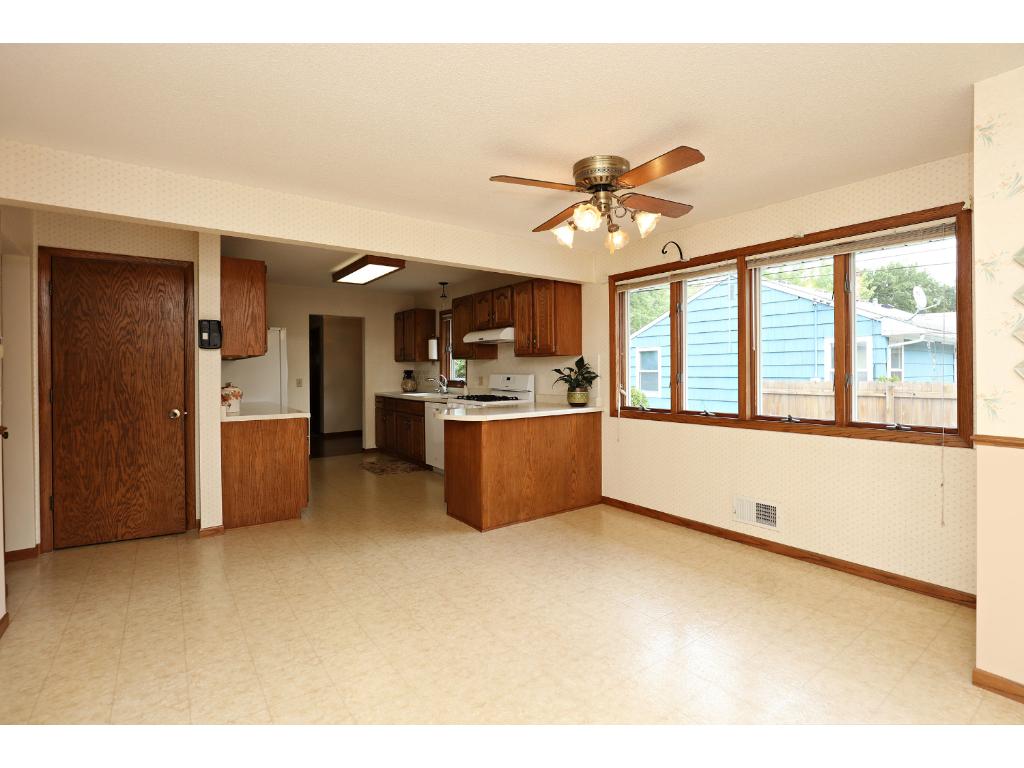 1050 Beatrice St, Eagan, MN 55121 photo 6