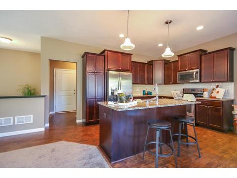 1700 E 88th St, Bloomington, MN 55425 photo 2