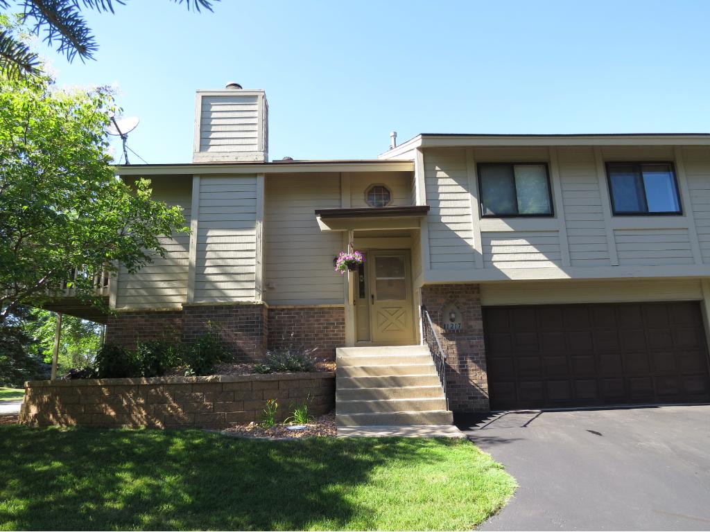 11217 Xavier Rd, Bloomington, MN 55437 photo 1