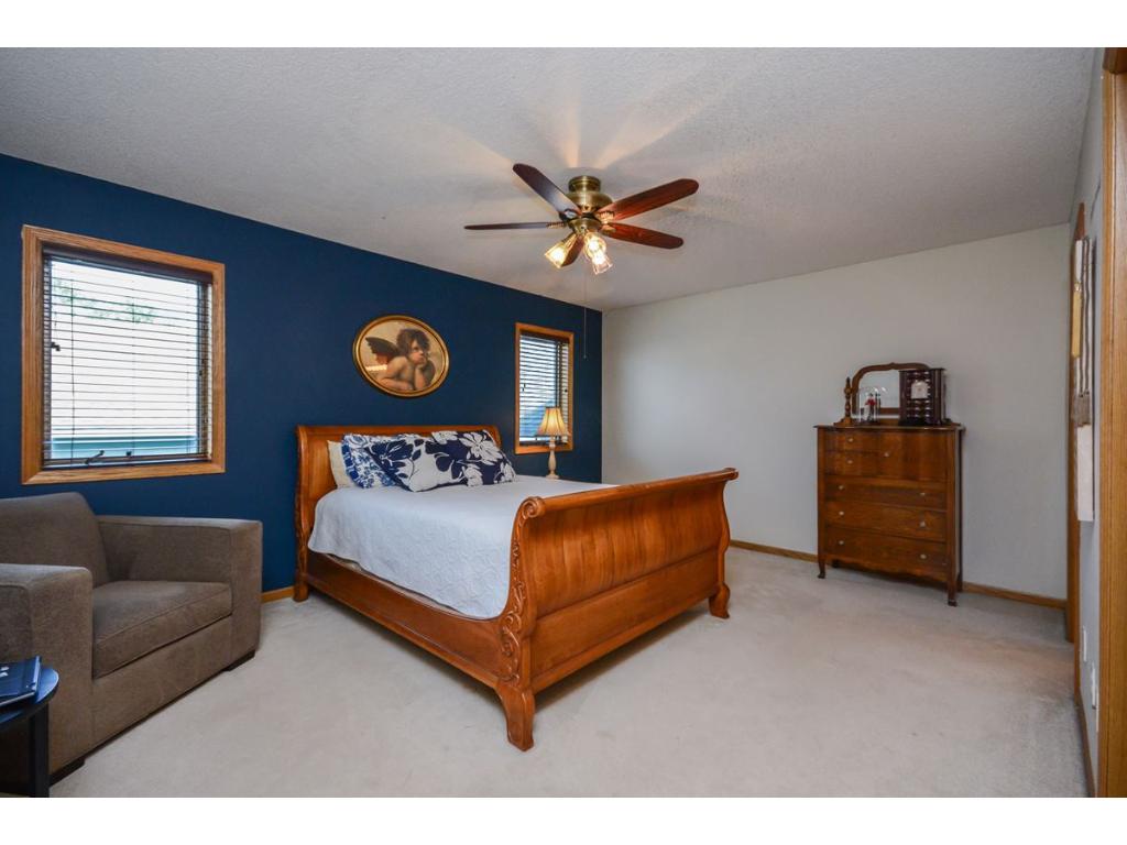 961 Trillium Ct, Eagan, MN 55123 photo 9