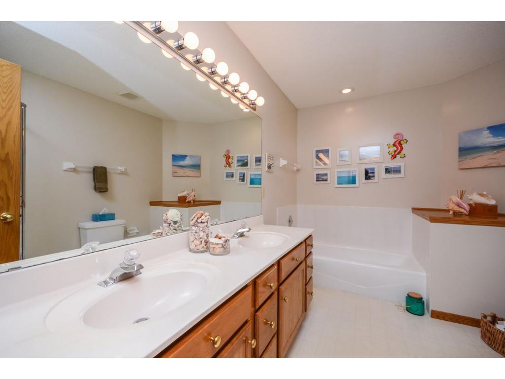 961 Trillium Ct, Eagan, MN 55123 photo 10