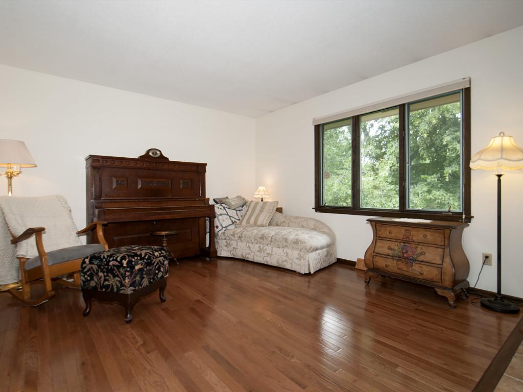 10029 Upton Rd, Bloomington, MN 55431 photo 7