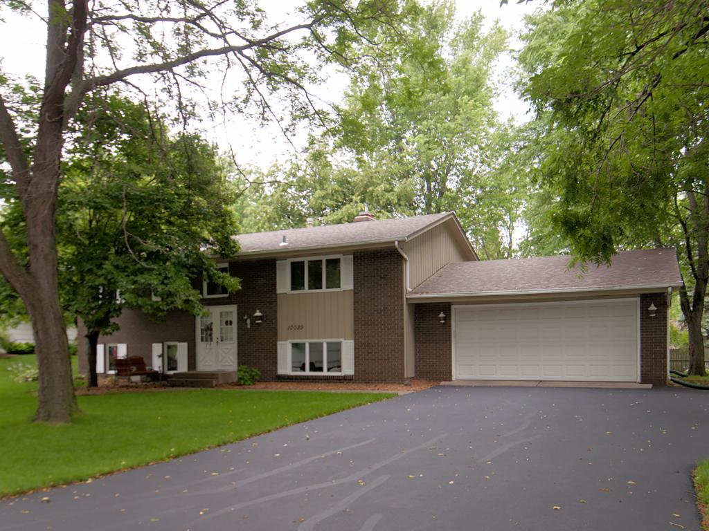 10029 Upton Rd, Bloomington, MN 55431 photo 1