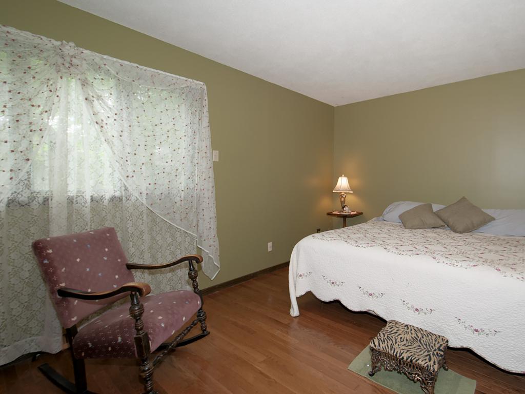 10029 Upton Rd, Bloomington, MN 55431 photo 8