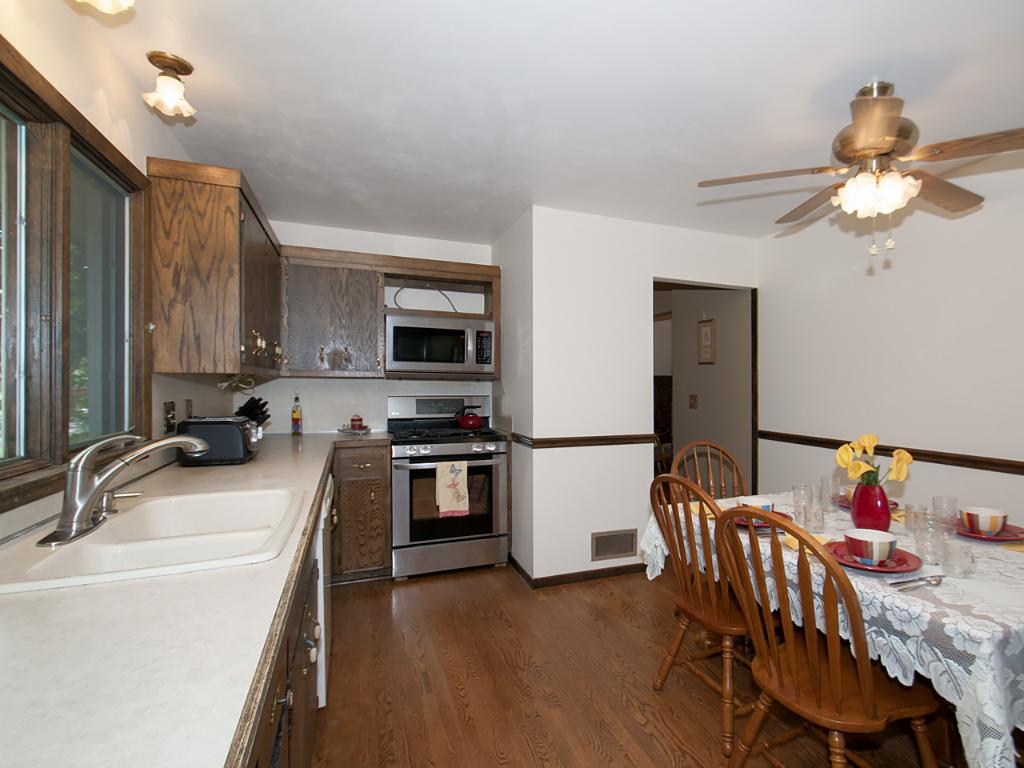 10029 Upton Rd, Bloomington, MN 55431 photo 3