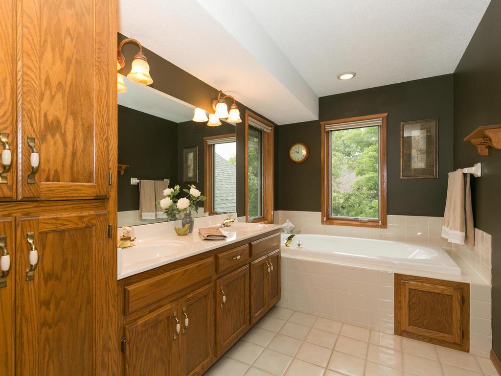 4181 Countryside Dr, Eagan, MN 55123 photo 15