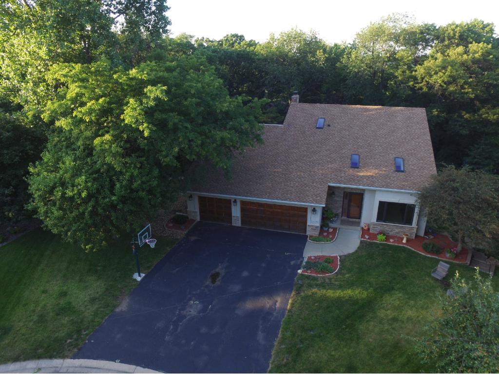 4656 Parkridge Ct, Eagan, MN 55123 photo 2