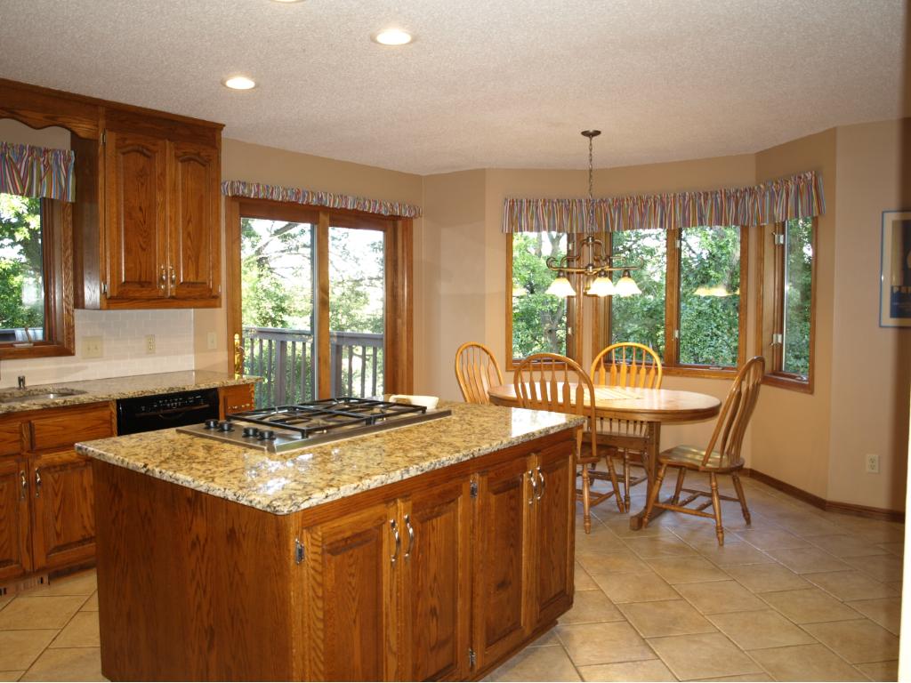 4656 Parkridge Ct, Eagan, MN 55123 photo 5
