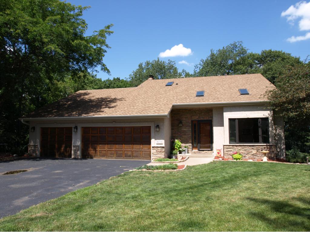 4656 Parkridge Ct, Eagan, MN 55123 photo 1
