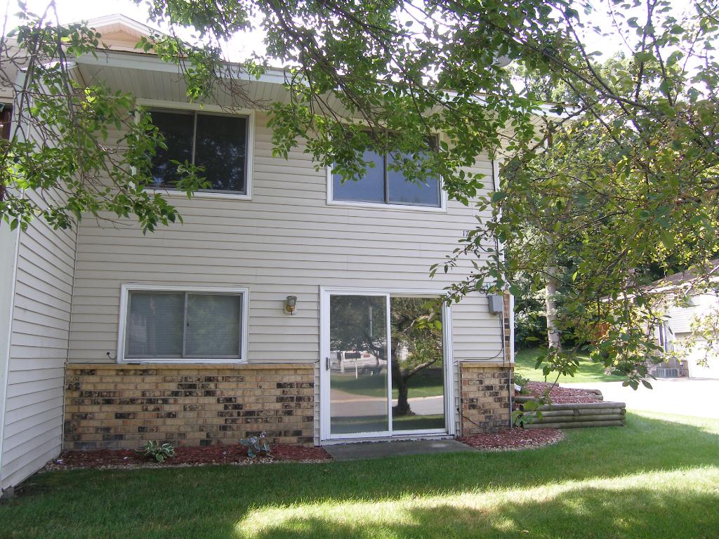 1720 Hickory Hill Dr, Eagan, MN 55122 photo 2