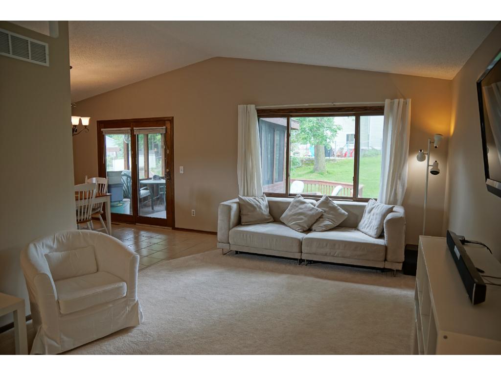 821 Cornwallis Ct, Eagan, MN 55123 photo 3