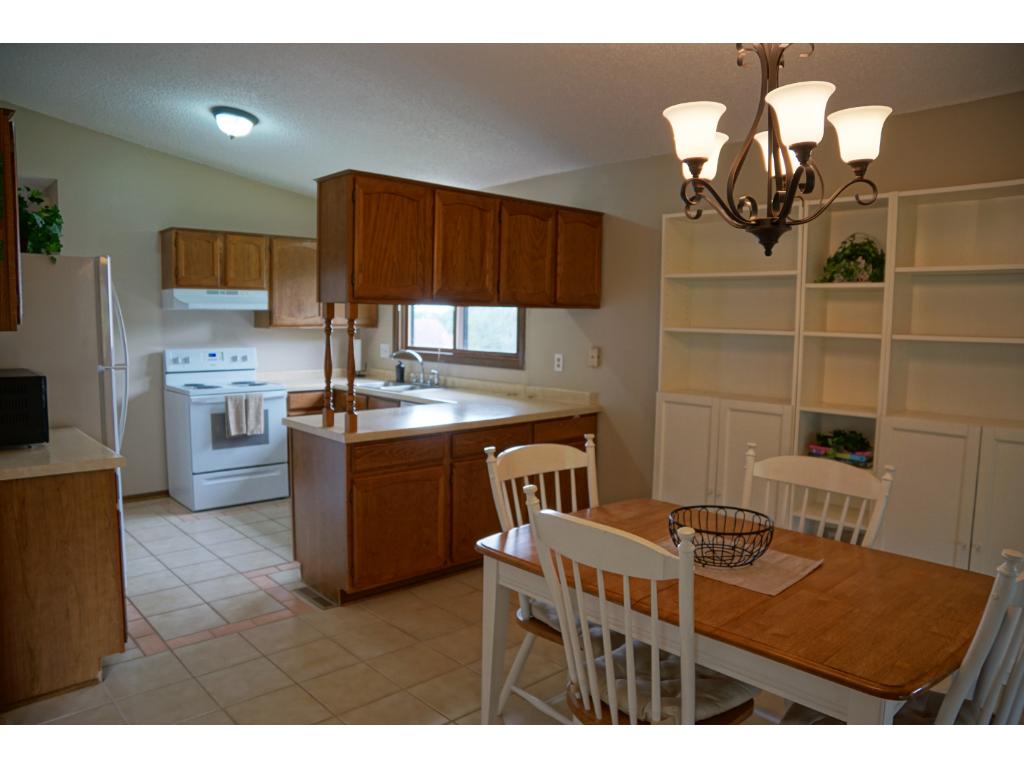 821 Cornwallis Ct, Eagan, MN 55123 photo 4