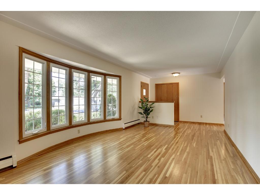 801 E 101st St, Bloomington, MN 55420 photo 5