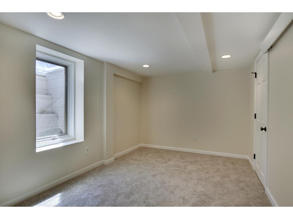 801 E 101st St, Bloomington, MN 55420 photo 16