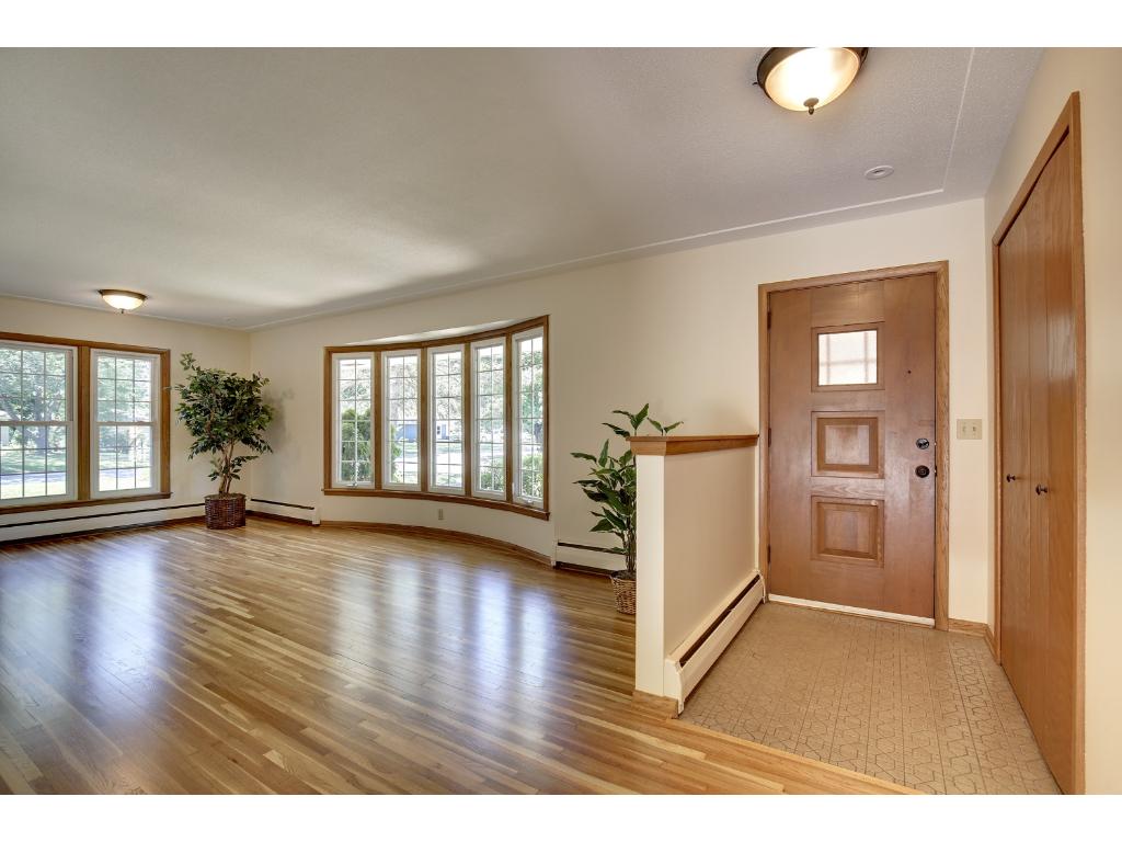 801 E 101st St, Bloomington, MN 55420 photo 4