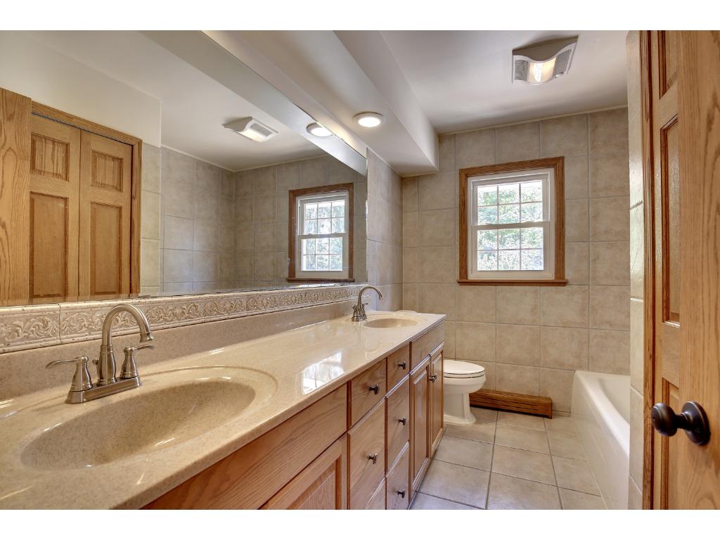 801 E 101st St, Bloomington, MN 55420 photo 11