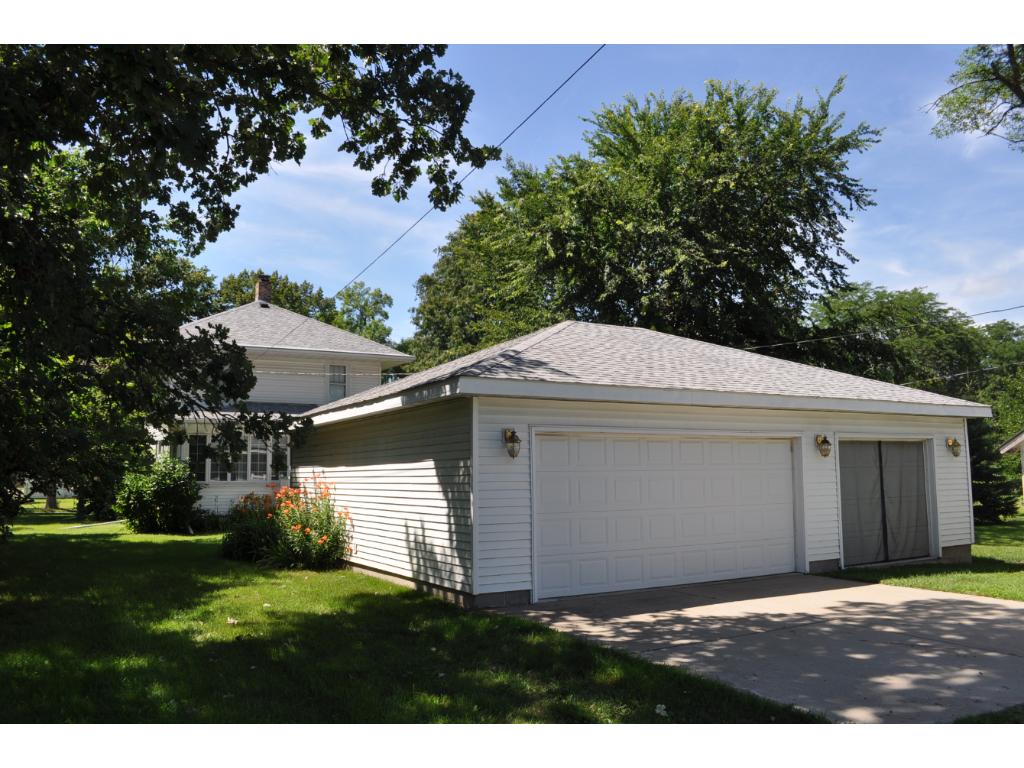 231 E 4th St, Hector, MN 55342 photo 5