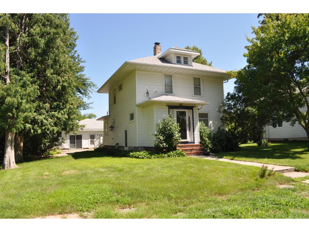 231 E 4th St, Hector, MN 55342 photo 1