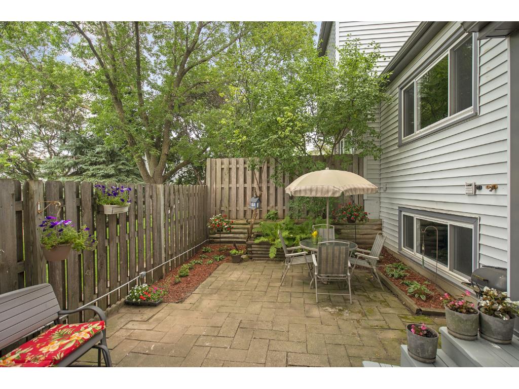 3415 Highlander Dr, Eagan, MN 55122 photo 2