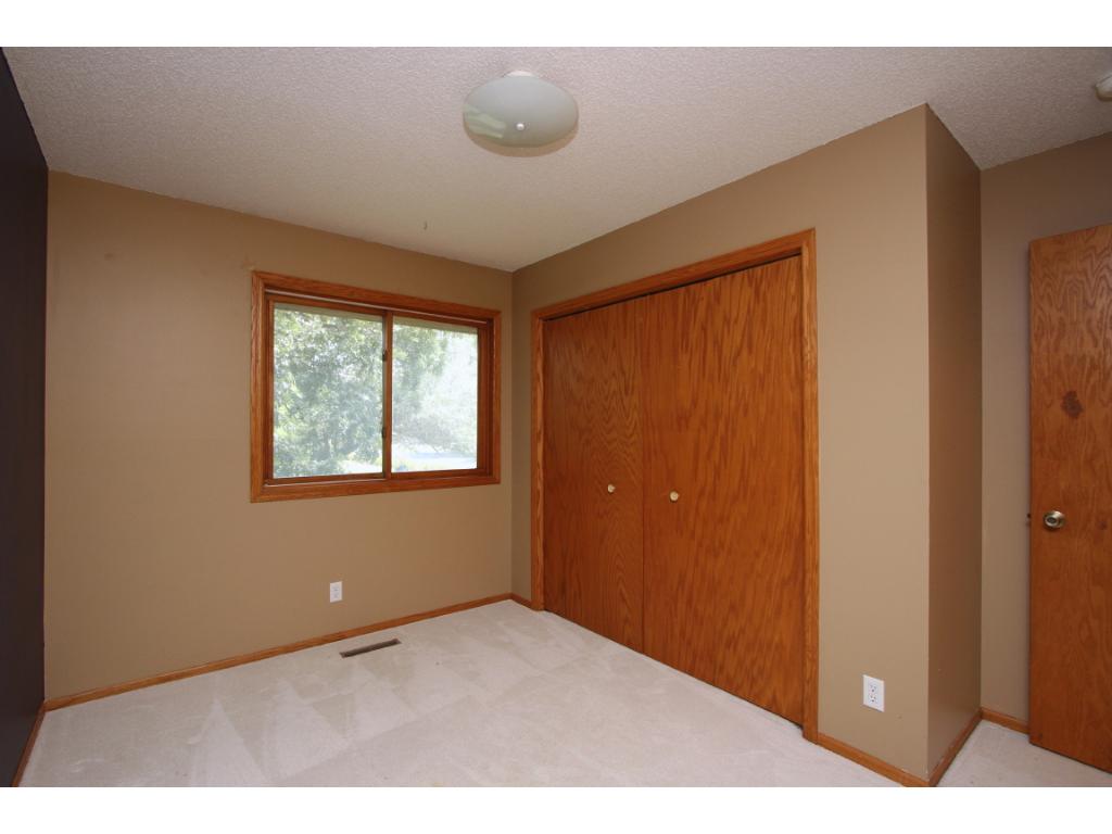 1989 Shale Ln, Eagan, MN 55122 photo 2
