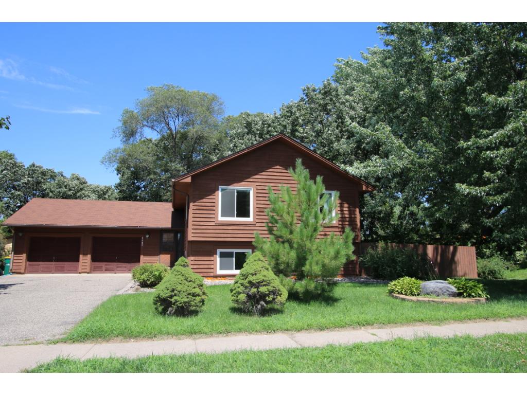 1989 Shale Ln, Eagan, MN 55122 photo 1
