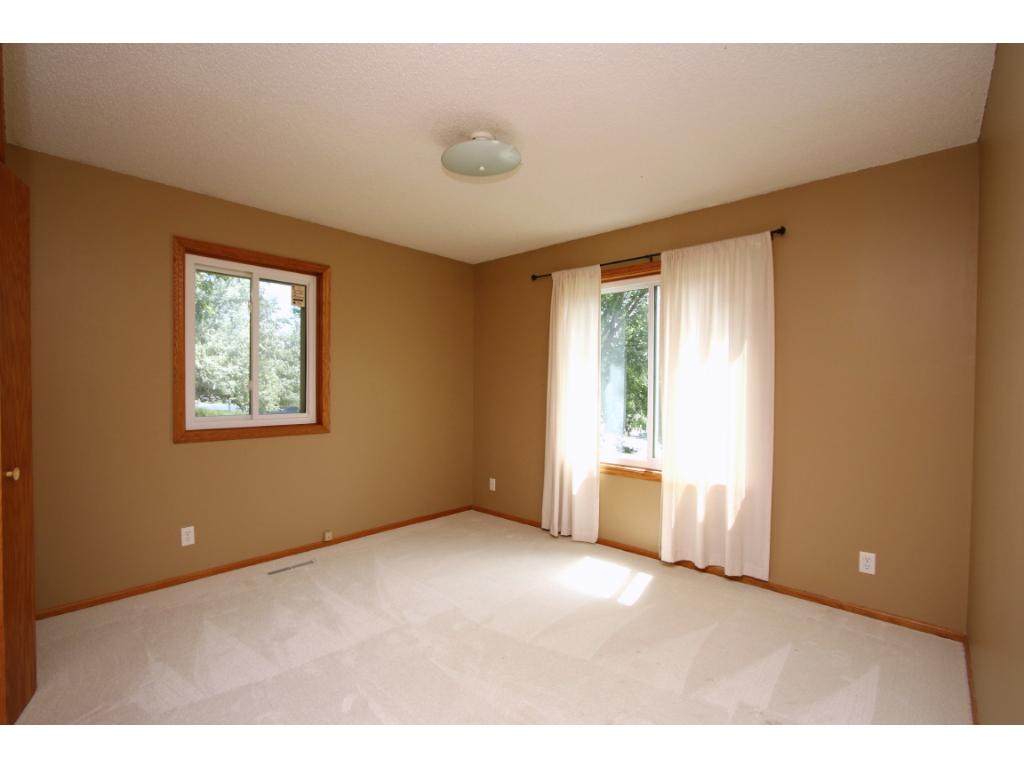 1989 Shale Ln, Eagan, MN 55122 photo 3
