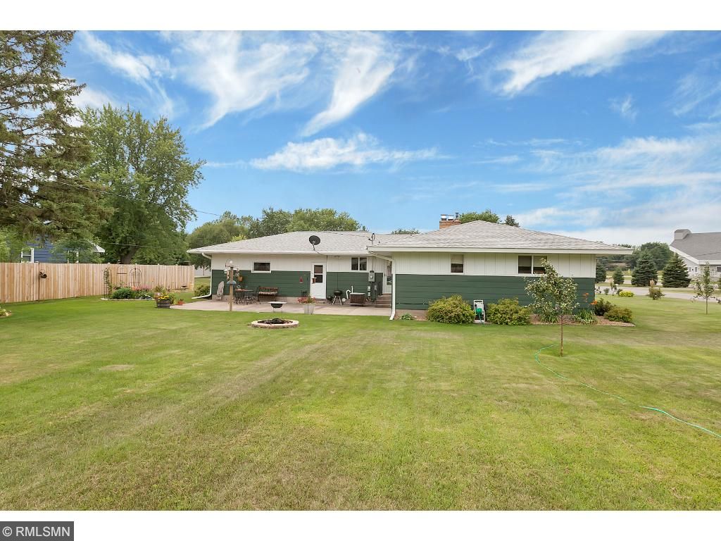 948 Spruce Dr, Saint Cloud, MN 56303 photo 2