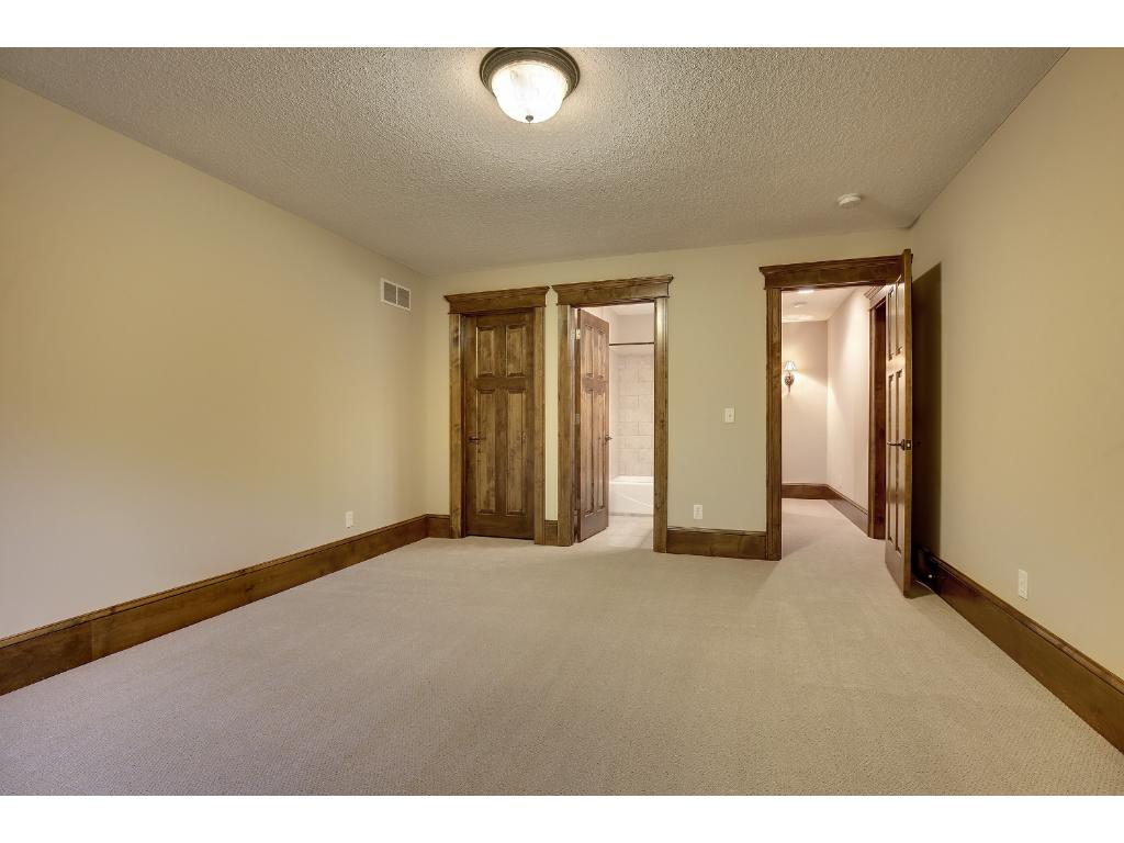 7981 Lea Cir, Bloomington, MN 55438 photo 18