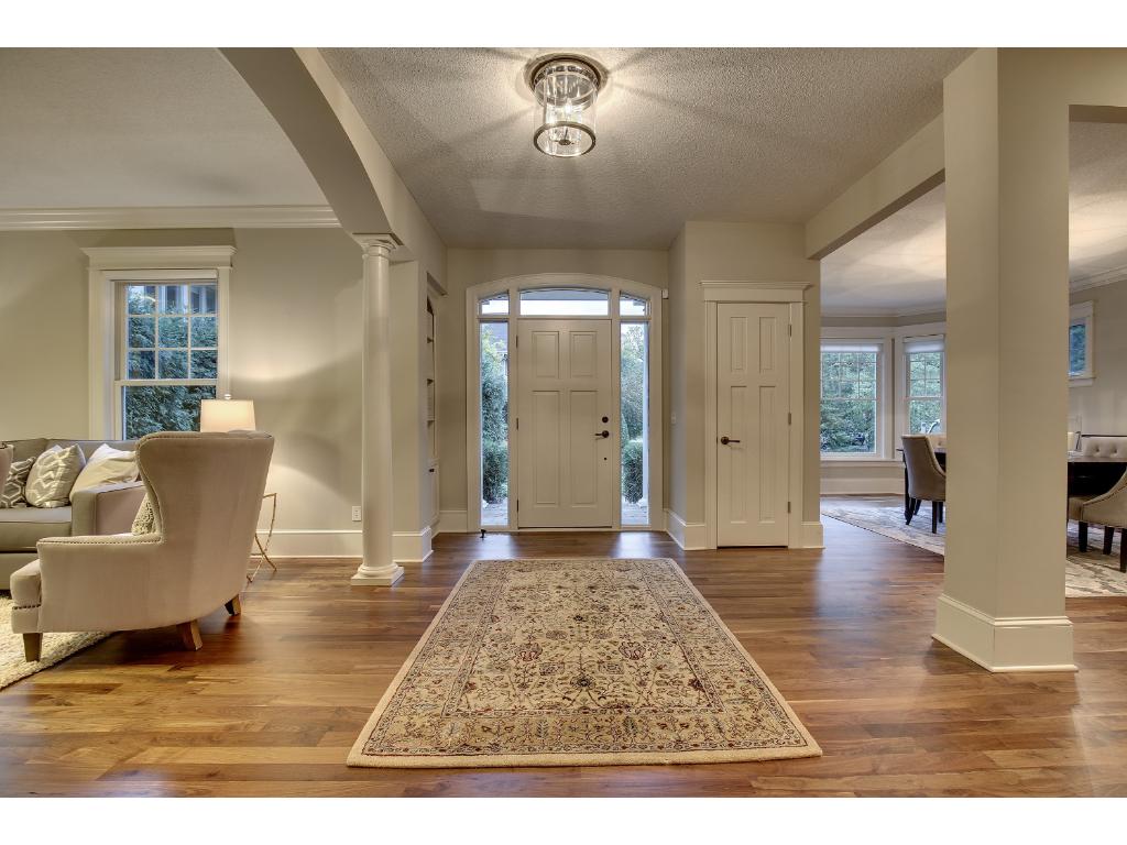 7981 Lea Cir, Bloomington, MN 55438 photo 2