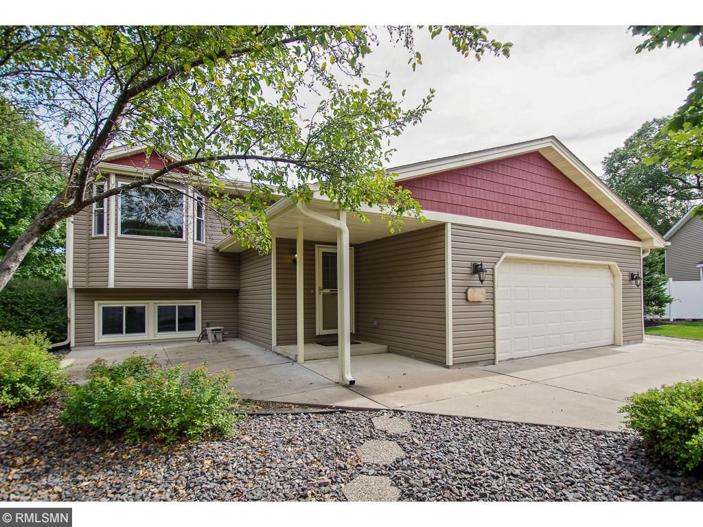 12136 Kentucky Cir, Champlin, MN 55316 photo 1