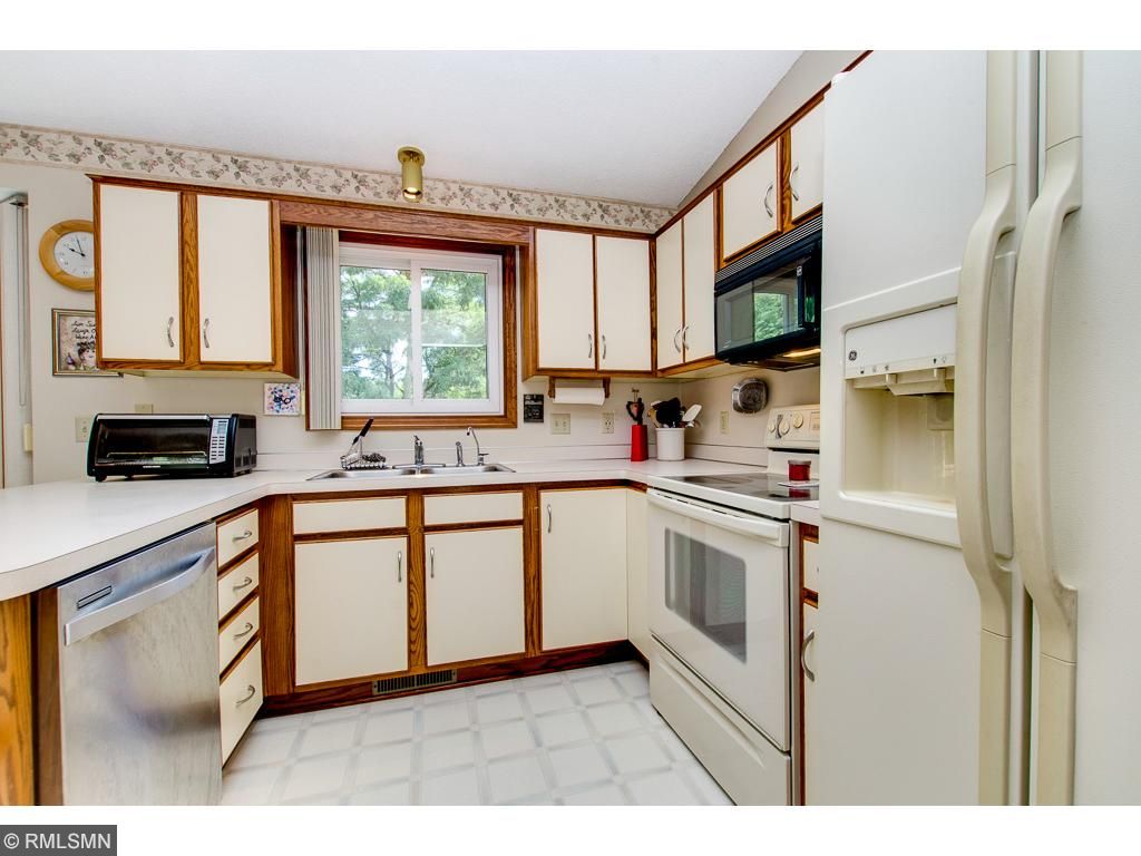12136 Kentucky Cir, Champlin, MN 55316 photo 3