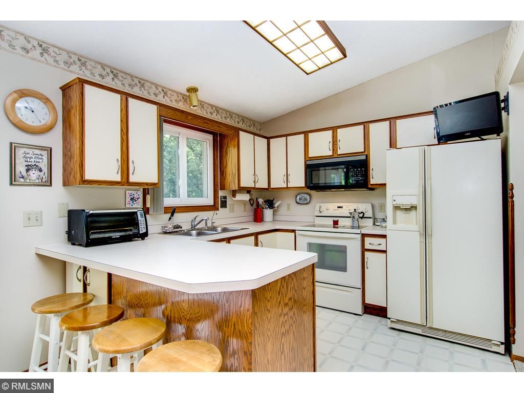 12136 Kentucky Cir, Champlin, MN 55316 photo 4