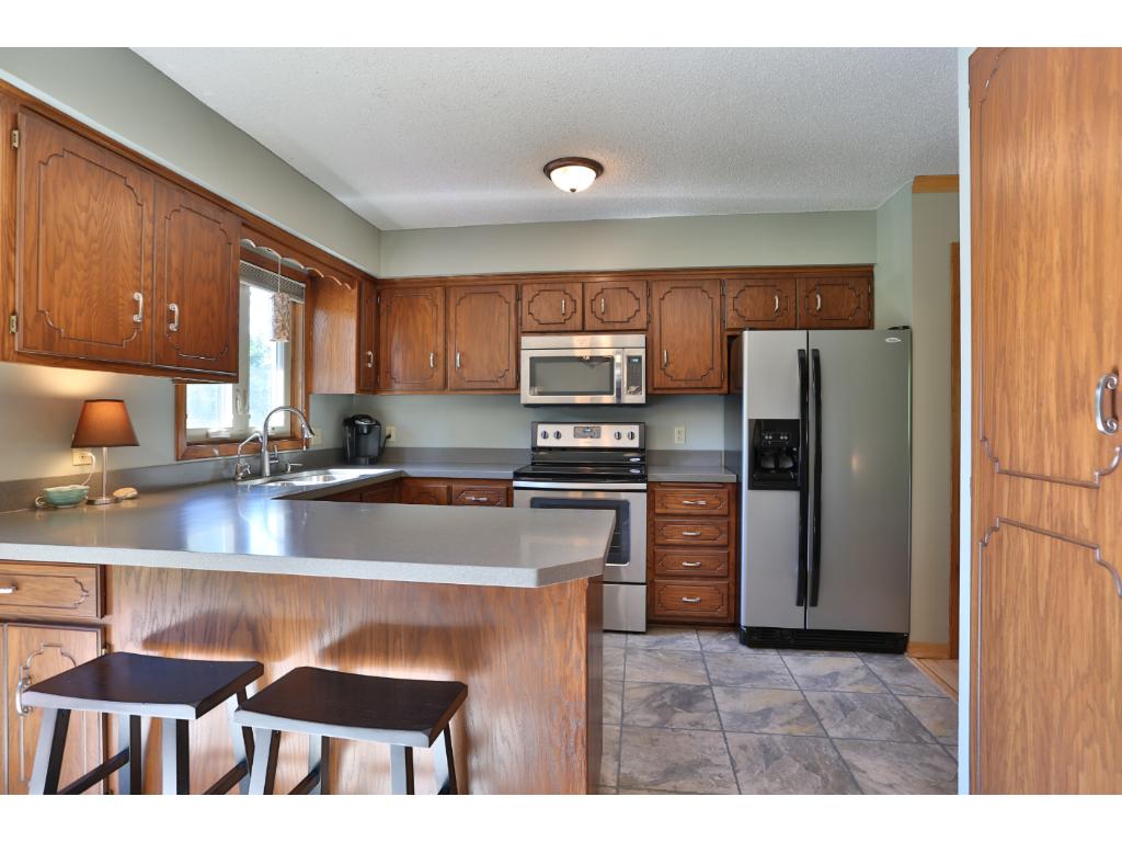 8917 Oakview Ln N, Maple Grove, MN 55369 photo 6