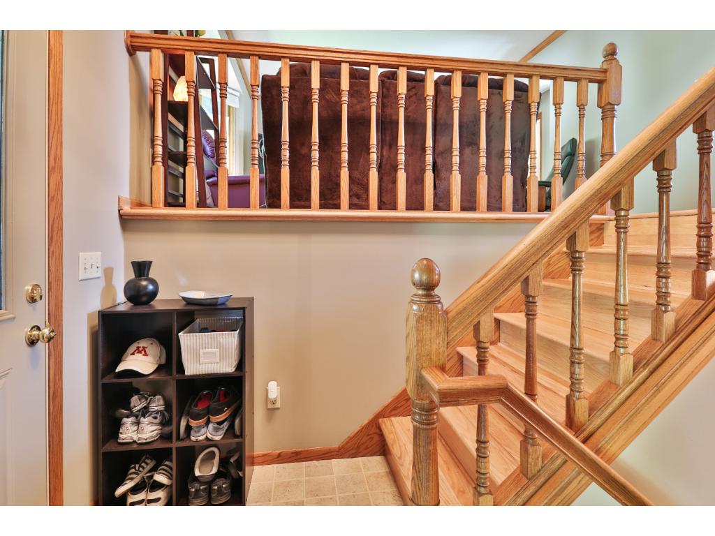 8917 Oakview Ln N, Maple Grove, MN 55369 photo 2