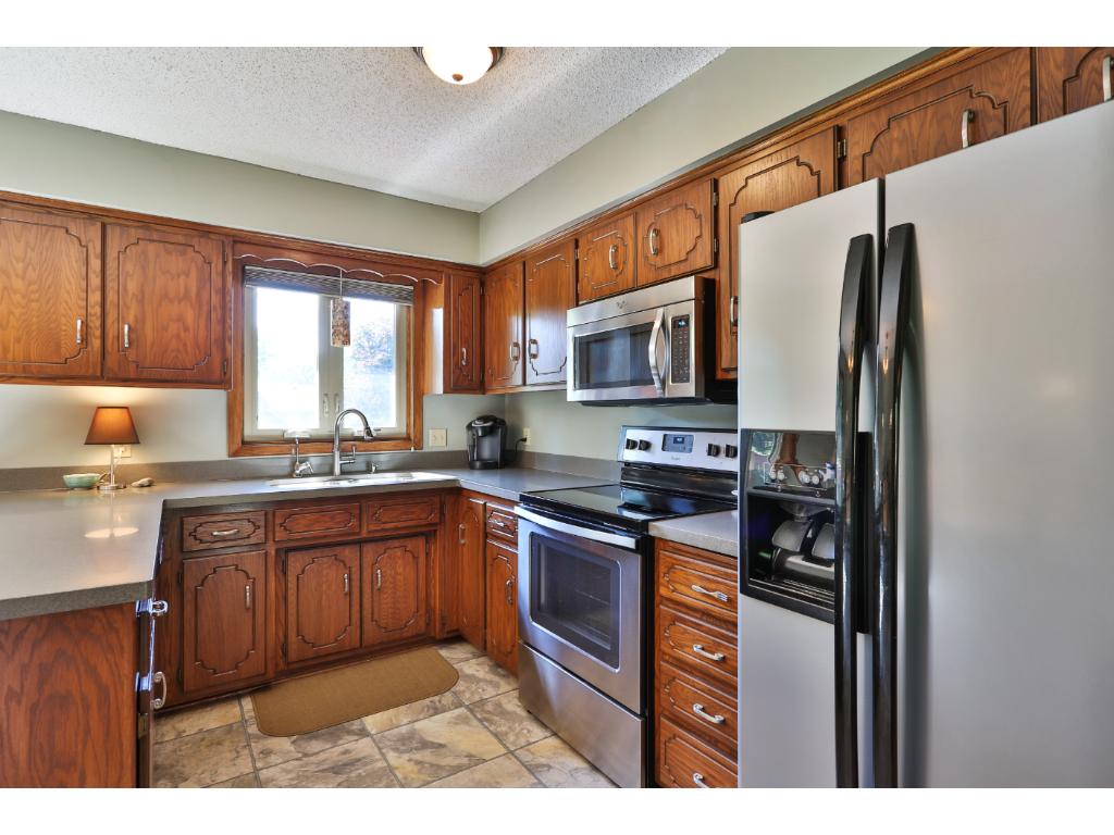 8917 Oakview Ln N, Maple Grove, MN 55369 photo 5