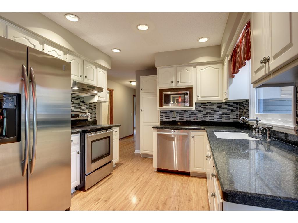 10100 Brookside Ave, Bloomington, MN 55431 photo 2
