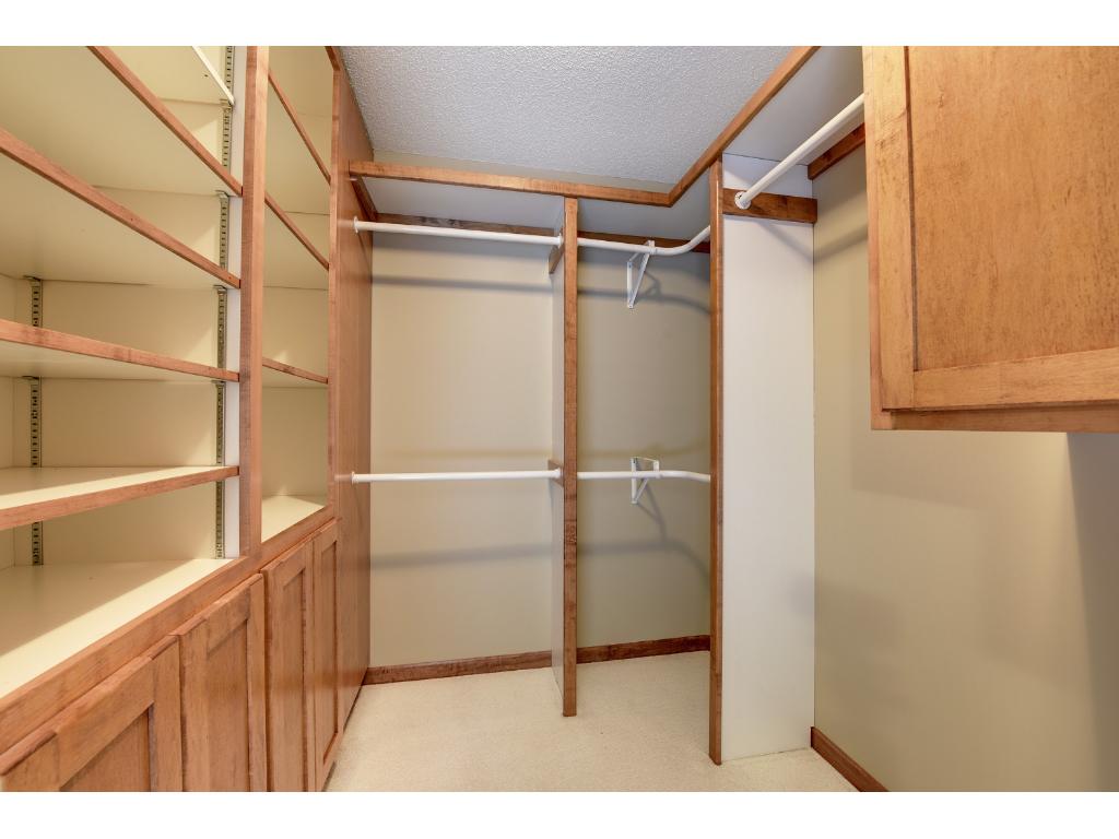 10100 Brookside Ave, Bloomington, MN 55431 photo 12