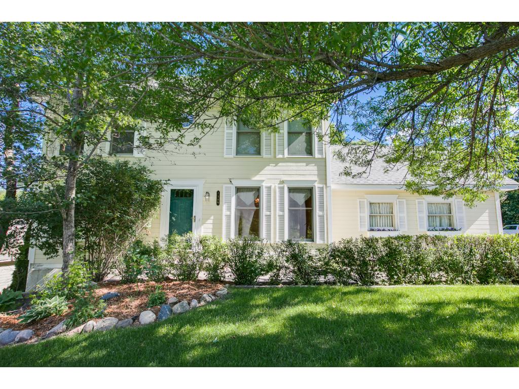 1389 Camelback Dr, Eagan, MN 55123 photo 1