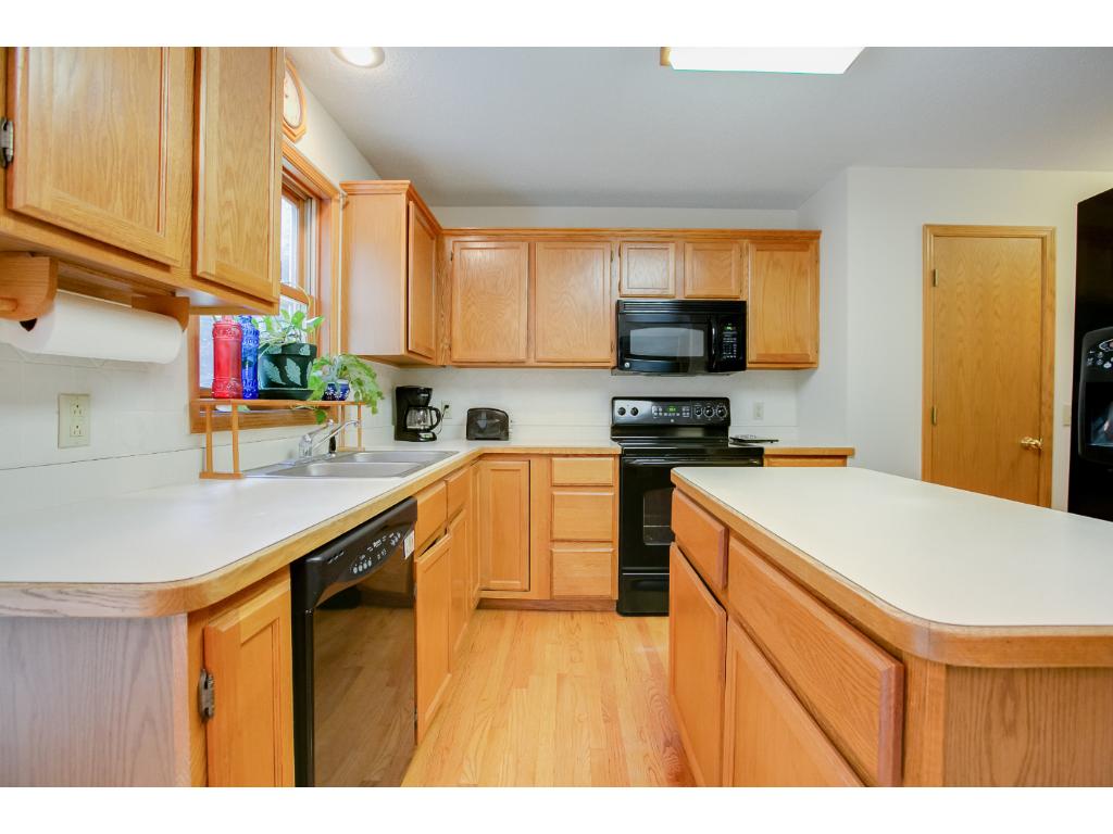 1389 Camelback Dr, Eagan, MN 55123 photo 2