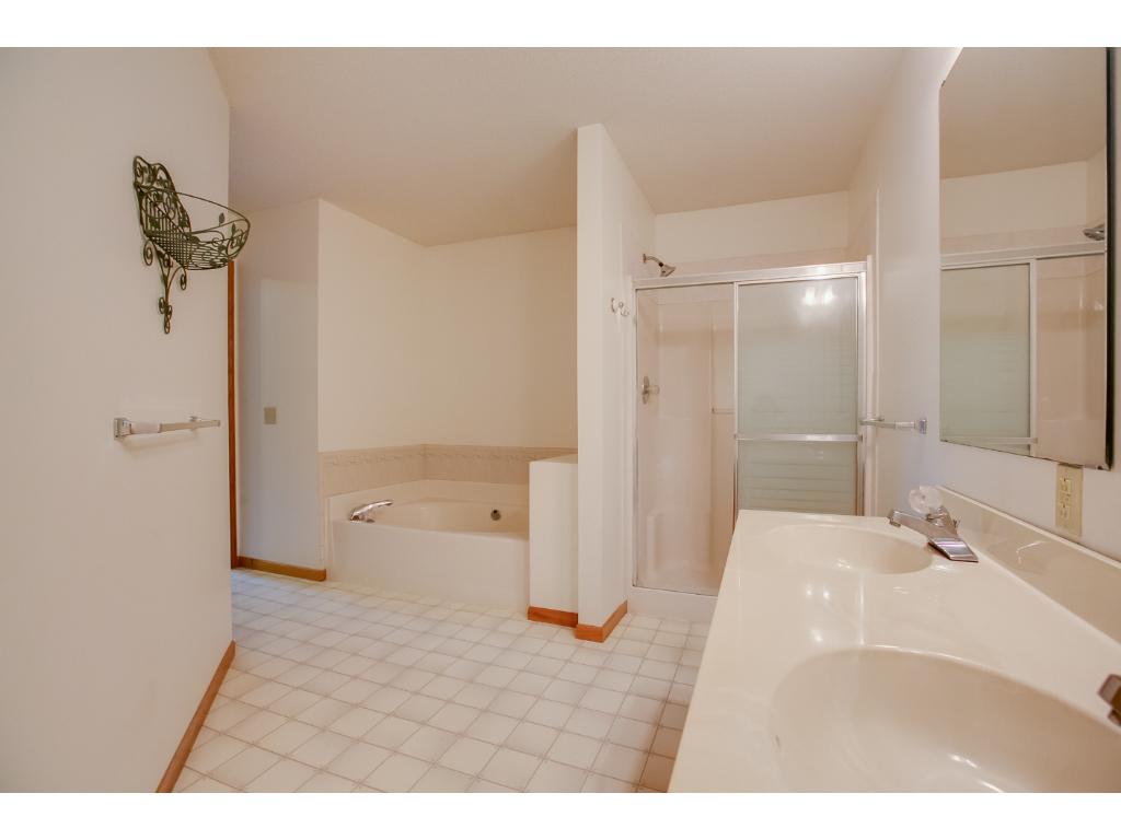 1389 Camelback Dr, Eagan, MN 55123 photo 14
