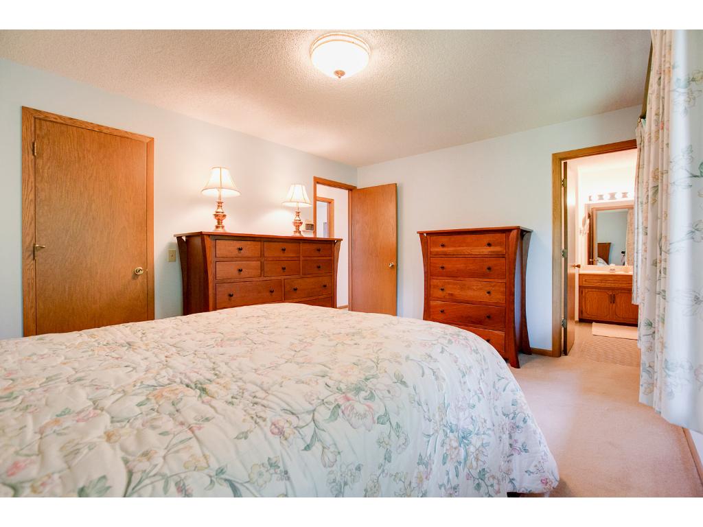 1724 Deerwood Dr, Eagan, MN 55122 photo 14
