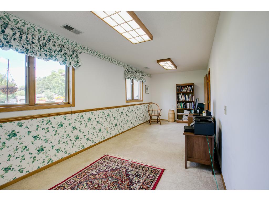 1724 Deerwood Dr, Eagan, MN 55122 photo 17